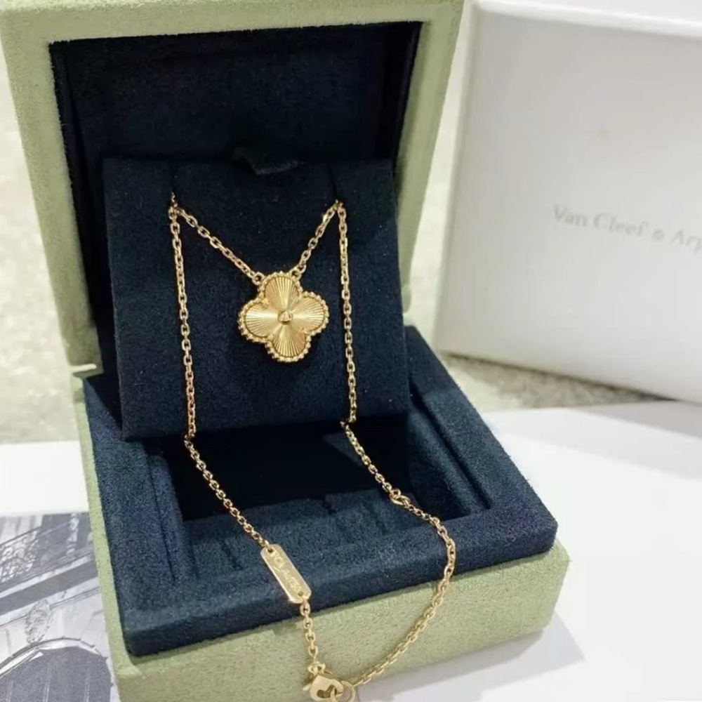 Van Cleef & Arpels Gold Clover Pendant Necklace